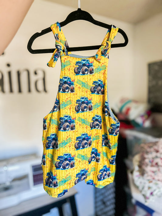 12-18 shorts knotted overalls